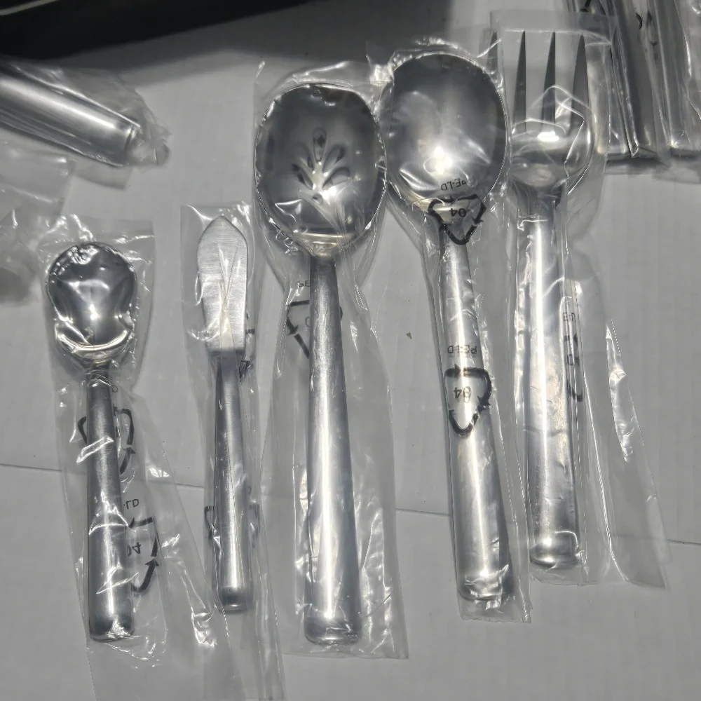 Robert Welch 25 Piece Flatware Silverware Service for 4 and Serving Pieces NEW